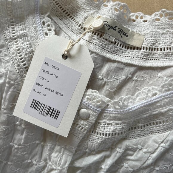 Simple Retro ESME LACE PANELED CREWNECK EMBROIDERED TANK TOP - Picture 3 of 3